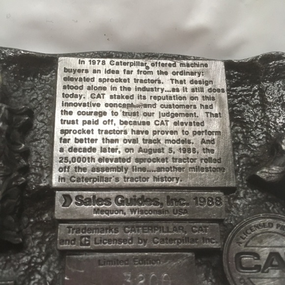 VTG Caterpillar Tractor Ltd Edition Belt Buckle - Picture 7 of 8
